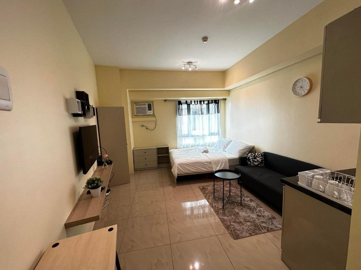 Modern Condo Living In Makati Манила Экстерьер фото