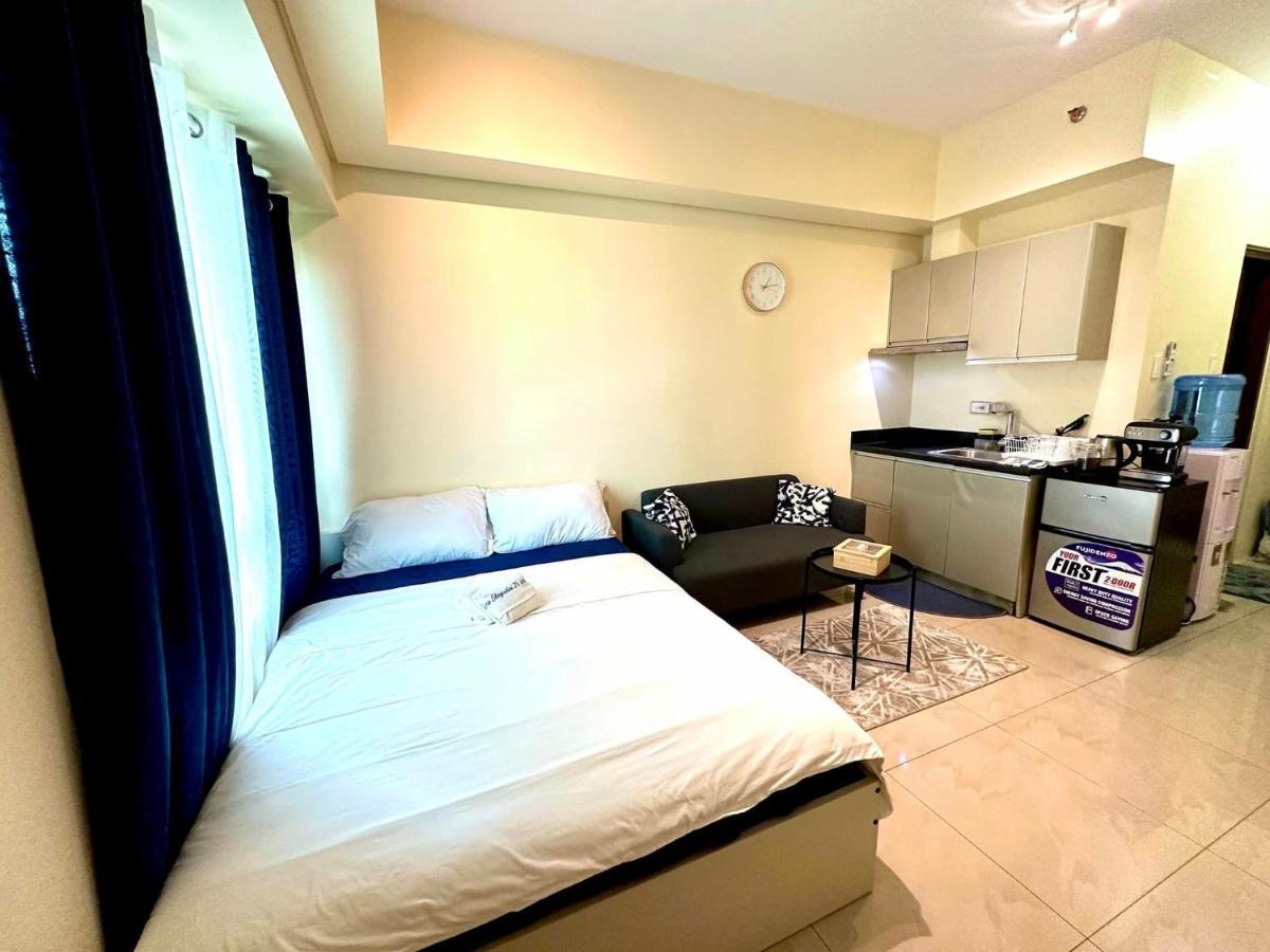 Modern Condo Living In Makati Манила Экстерьер фото