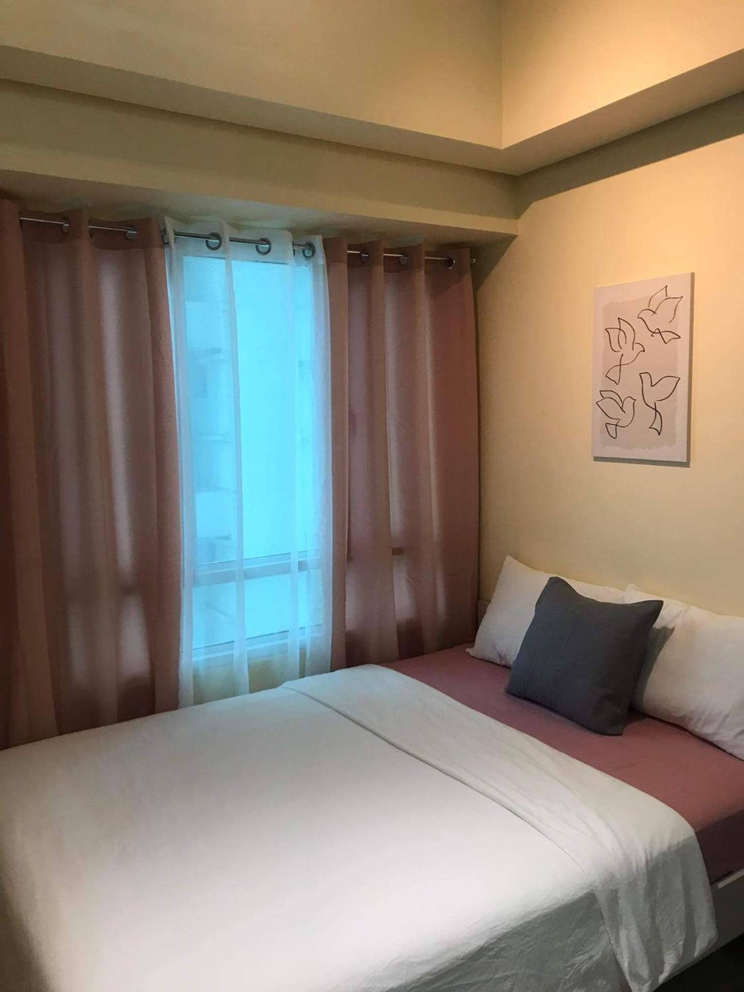 Modern Condo Living In Makati Манила Экстерьер фото